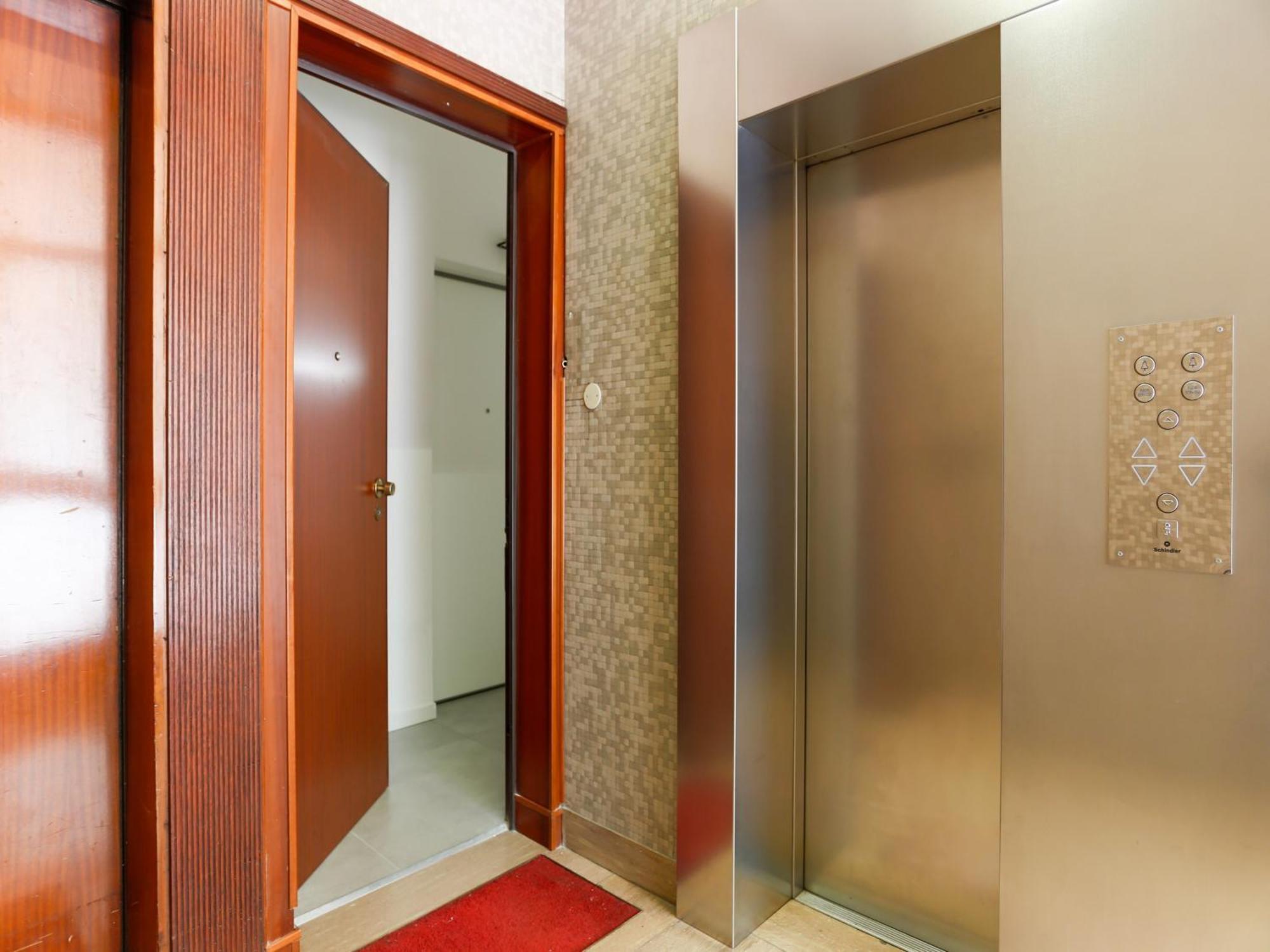 The Best Rent - Modern One Bedroom Apartment In San Babila Milánó Kültér fotó